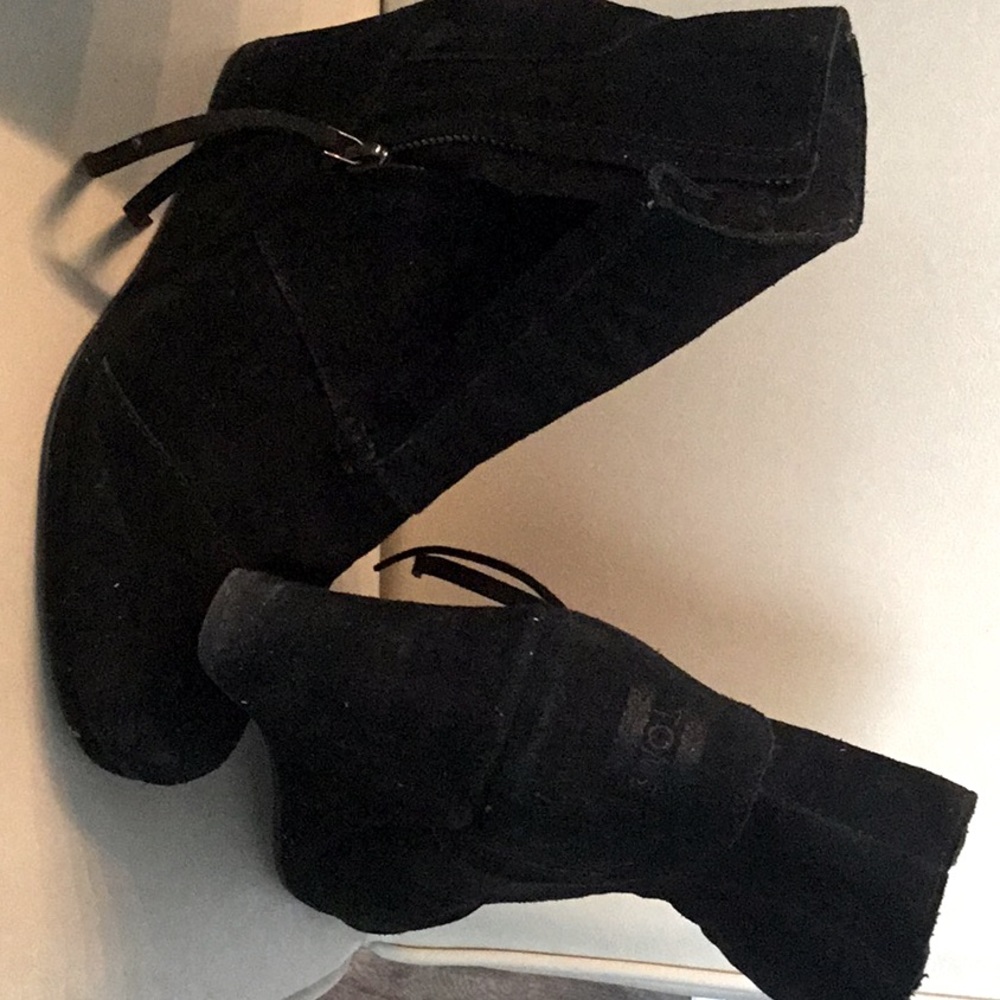 Tom’s black wedge bootie